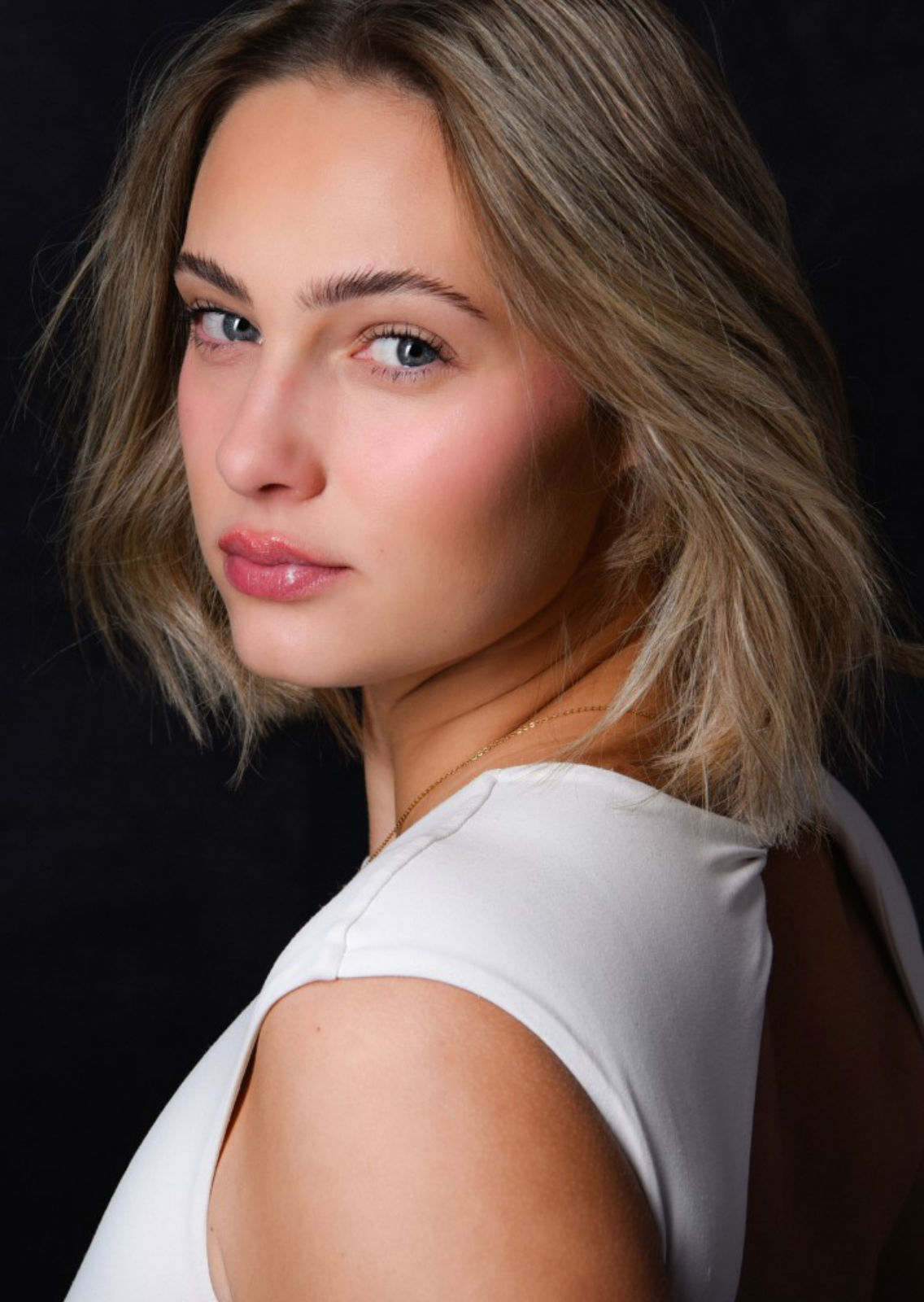 ISABEL ERN . Carmen Duran Model Agency.