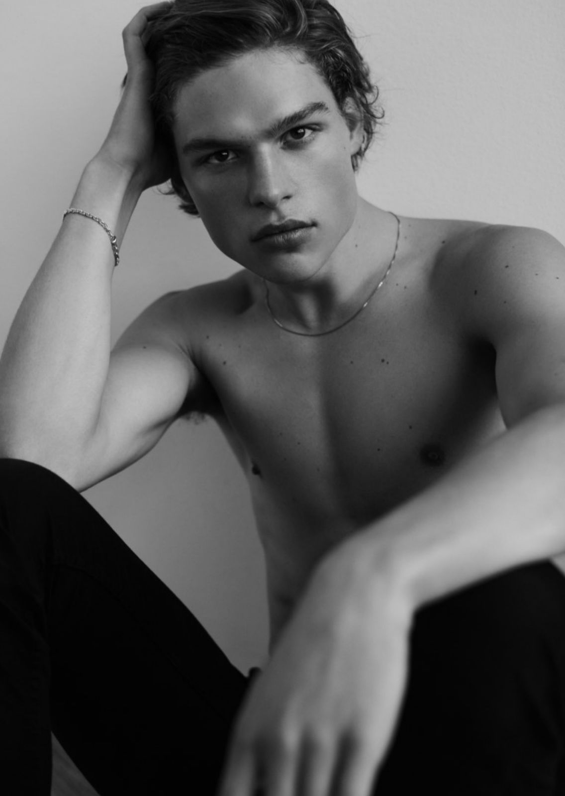 NICKLAS STRATEN . Carmen Duran Model Agency.