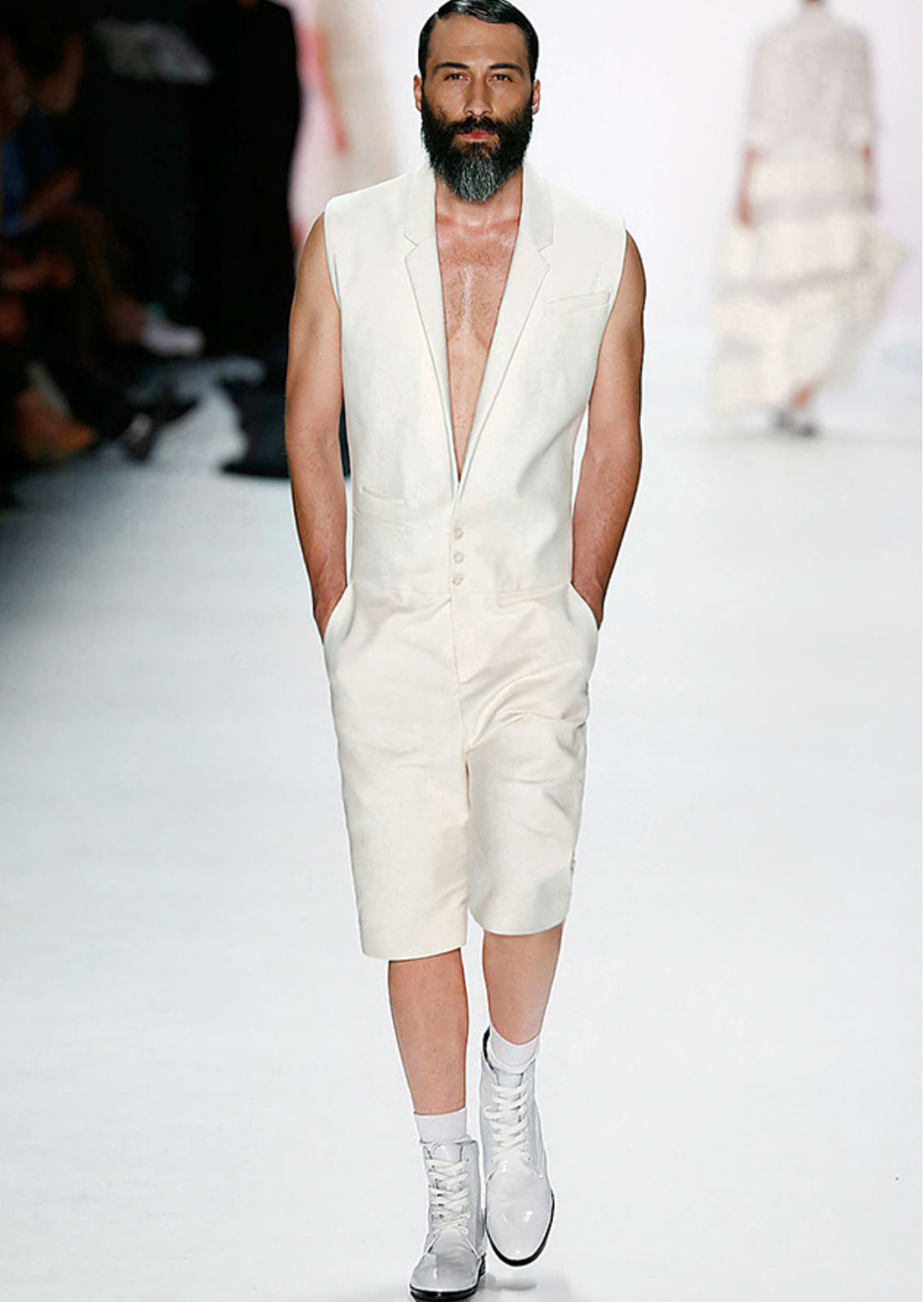 SASHA MARINI. Carmen Duran Model Agency.